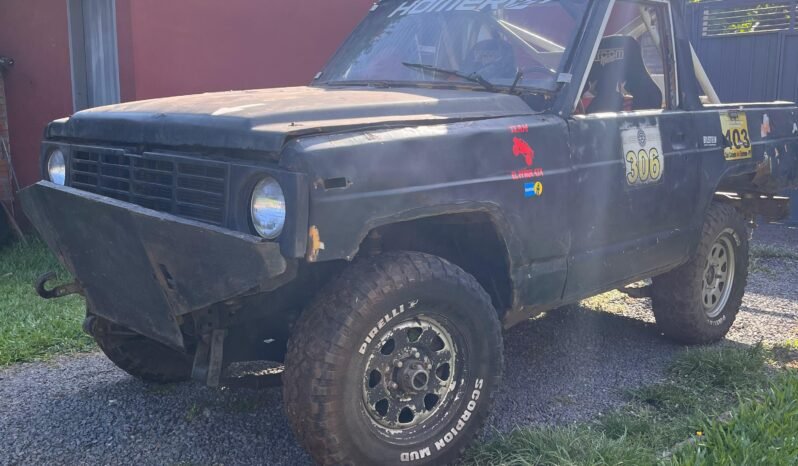 Nissan Patrol Corta (de carrera) lleno