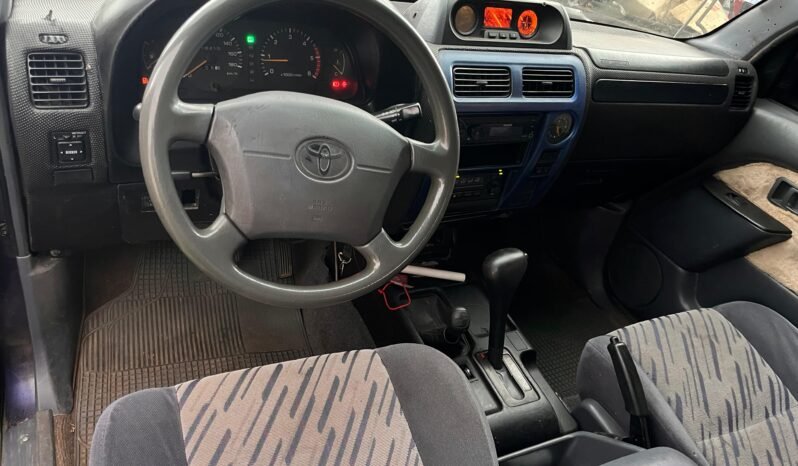 Toyota Land Cruiser Prado lleno